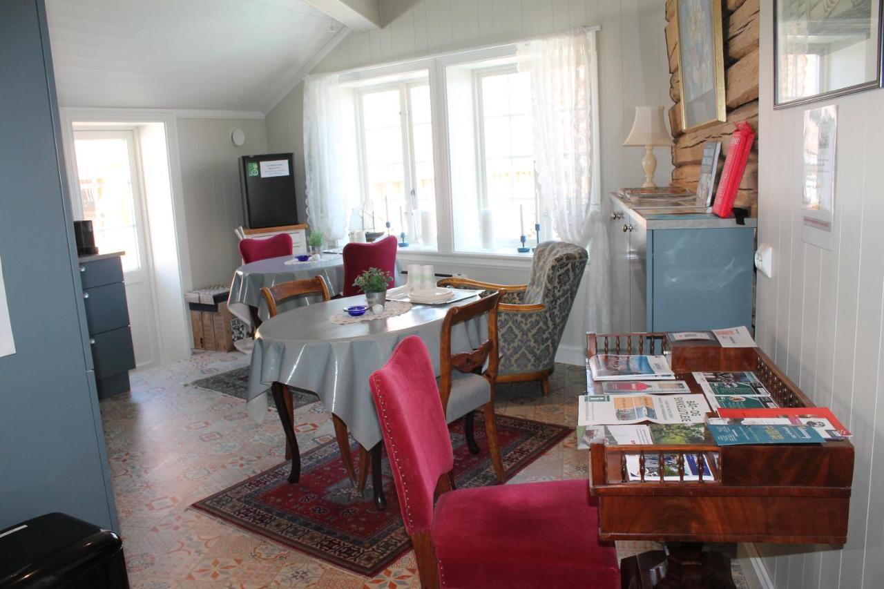 Holsthuset Losji Grimstad  Extérieur photo