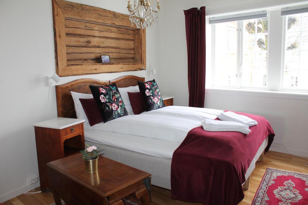 Holsthuset Losji Grimstad  Extérieur photo