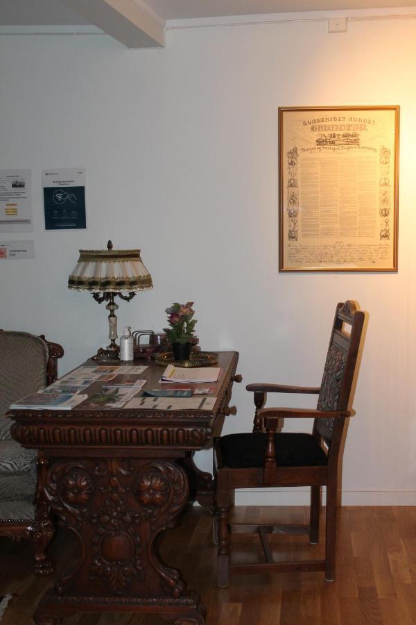 Holsthuset Losji Grimstad  Extérieur photo