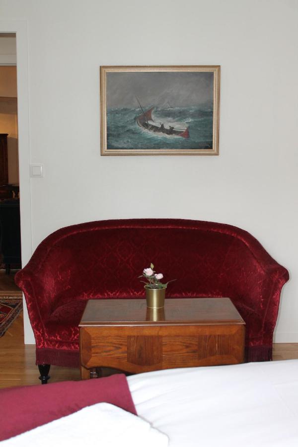 Holsthuset Losji Grimstad  Extérieur photo