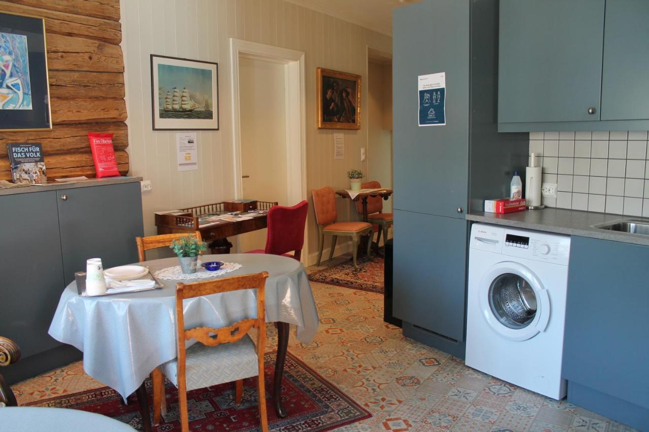 Holsthuset Losji Grimstad  Extérieur photo
