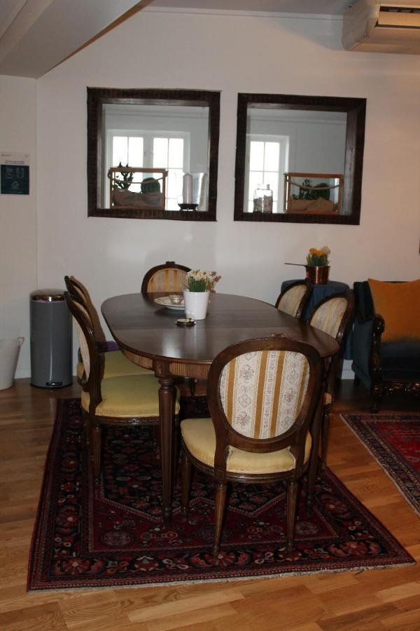 Holsthuset Losji Grimstad  Extérieur photo