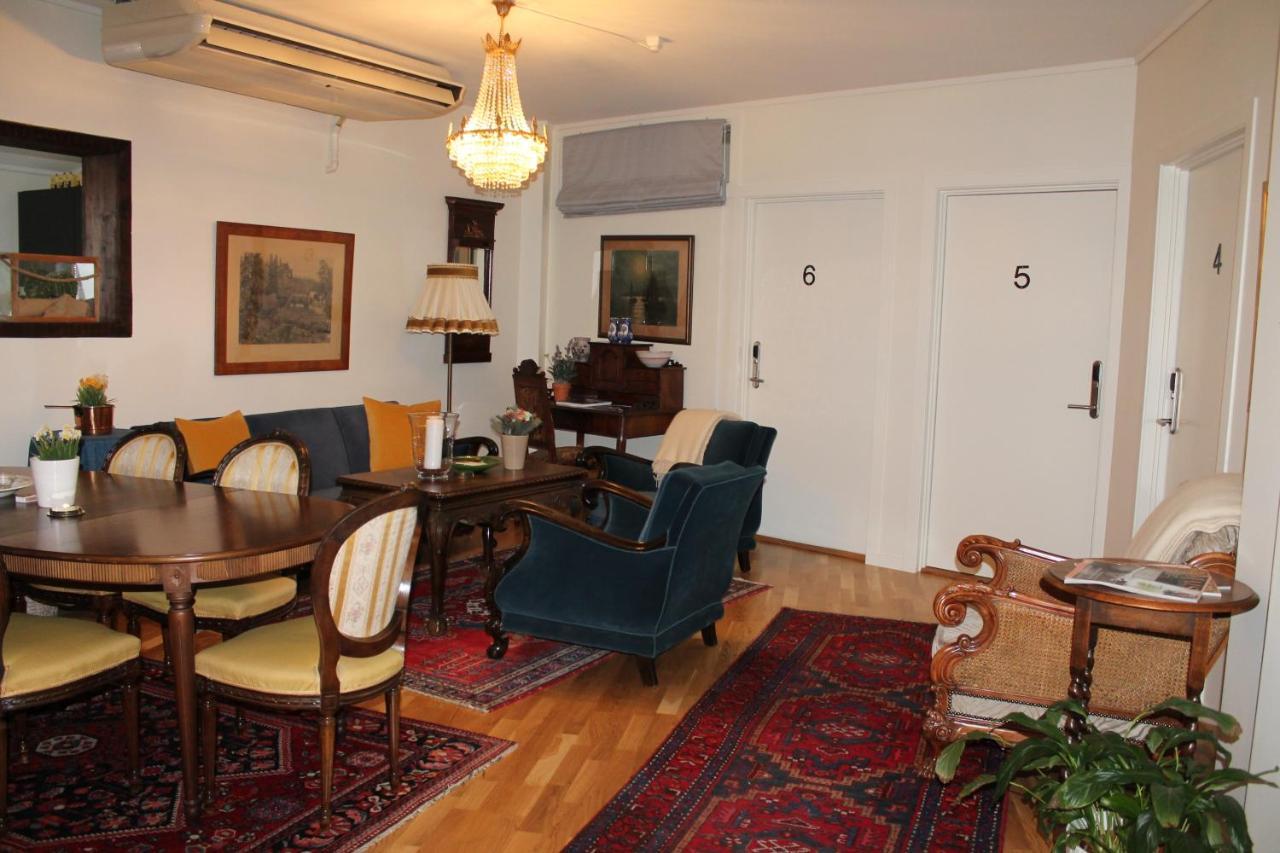 Holsthuset Losji Grimstad  Extérieur photo