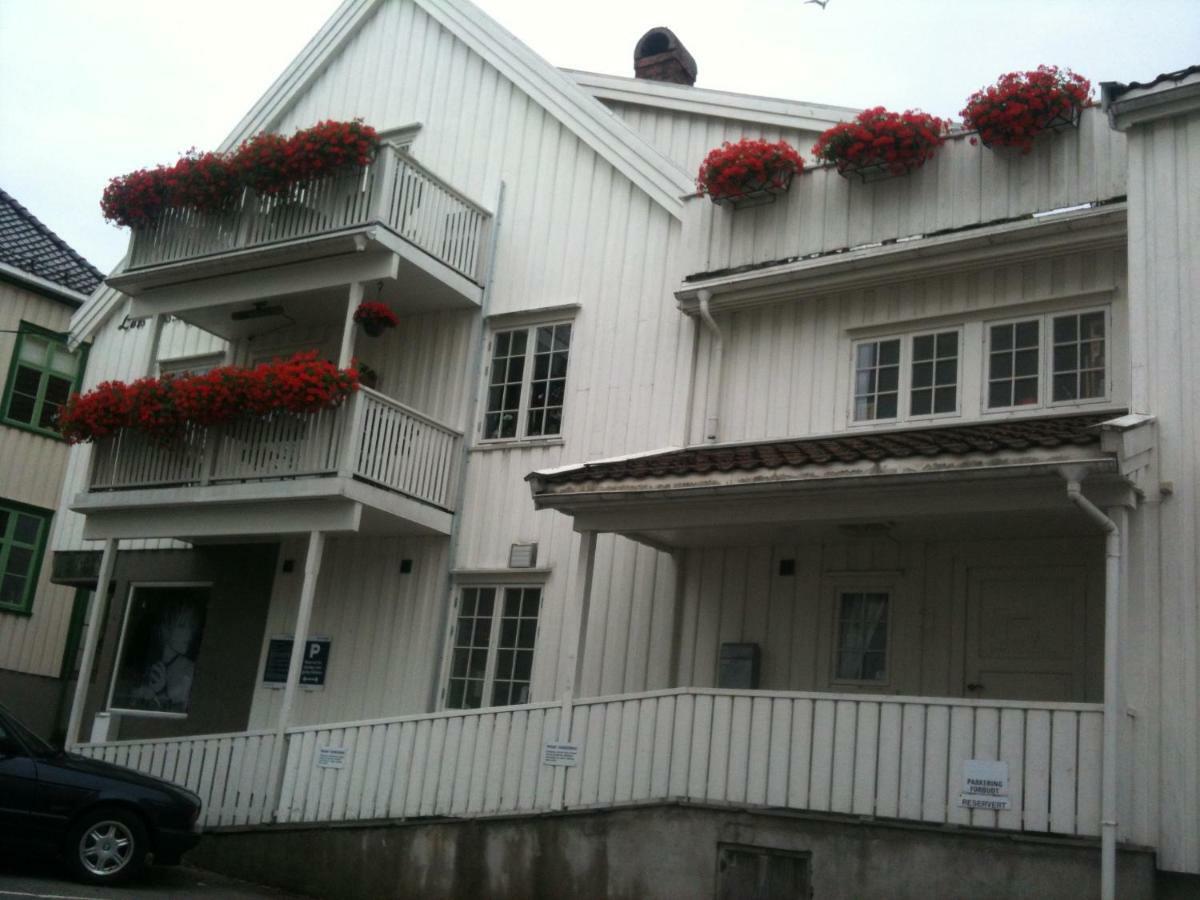 Holsthuset Losji Grimstad  Extérieur photo