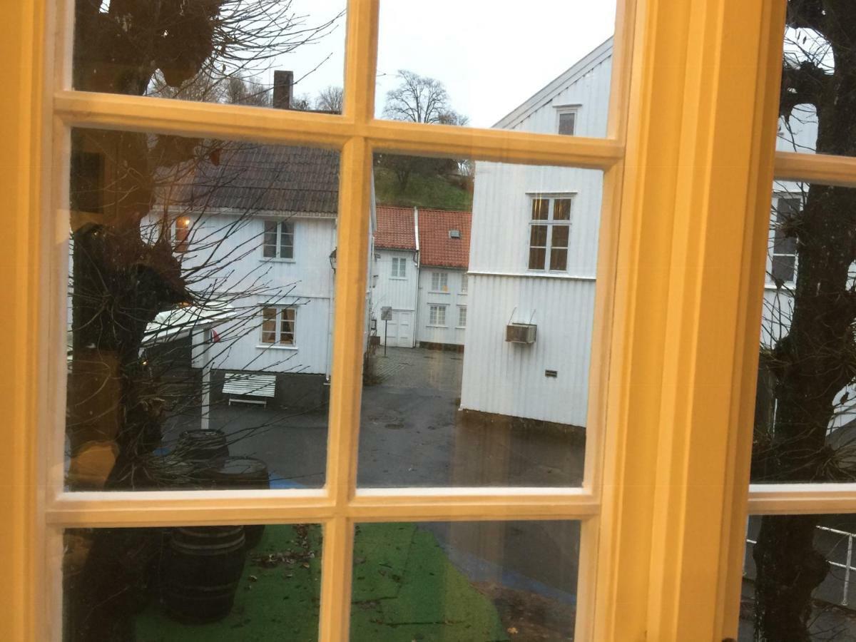 Holsthuset Losji Grimstad  Extérieur photo