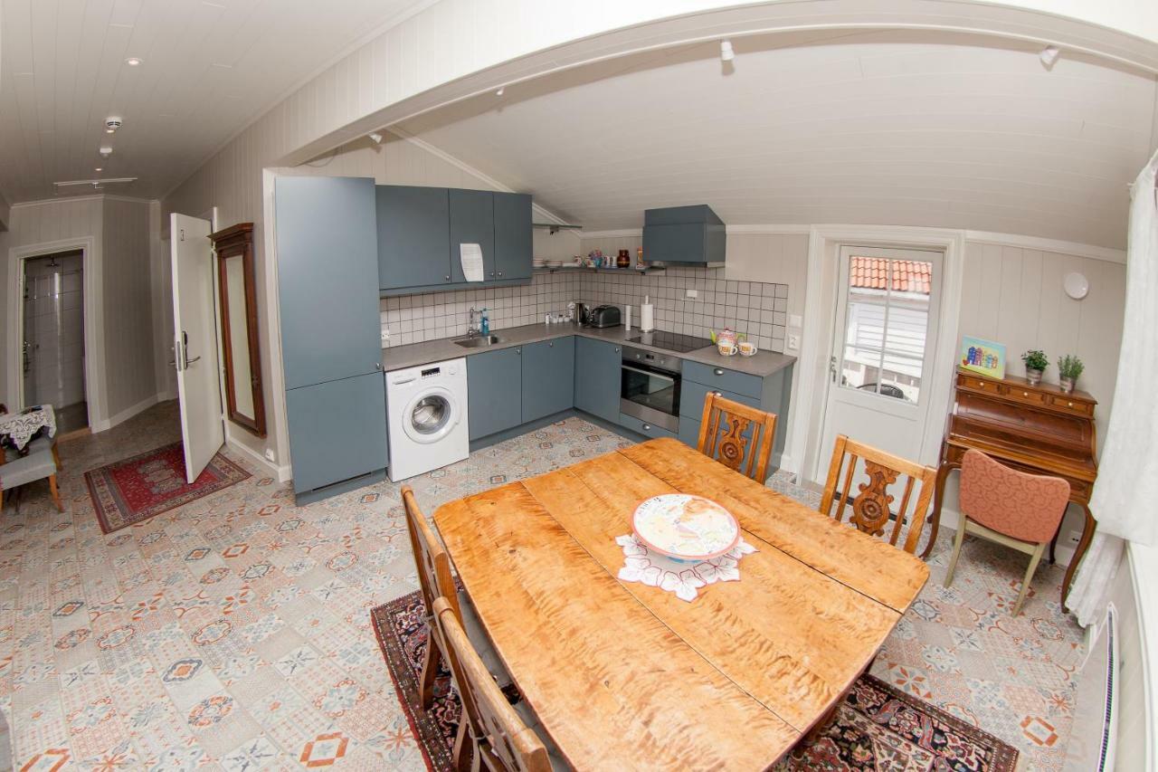 Holsthuset Losji Grimstad  Extérieur photo