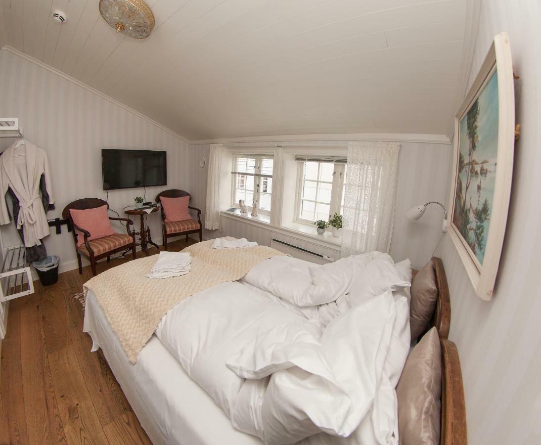 Holsthuset Losji Grimstad  Extérieur photo